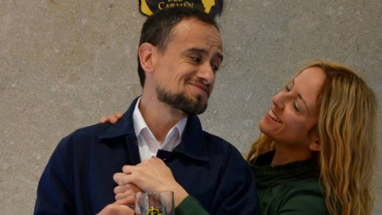 Lorena Briscoe, directora, también interpreta a Margarita. Por su parte, Bernardo García interpreta a Max. Foto: Juan Pablo Bedoya.