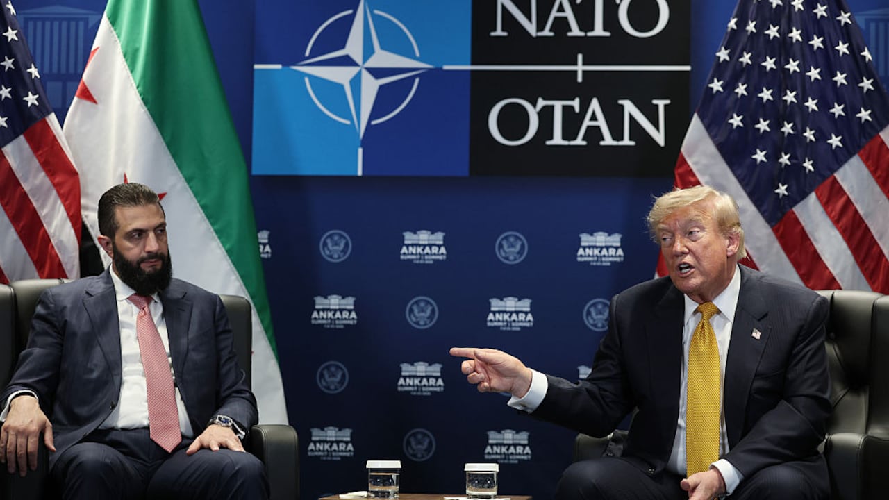 Donald Trump se encuentra con el presidente de Siria, Ahmed al-Assad, en la cumbre de la OTAN.