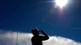 La cámara estenopeica permite observar el Sol de forma indirecta, sin mirar directamente al astro.
