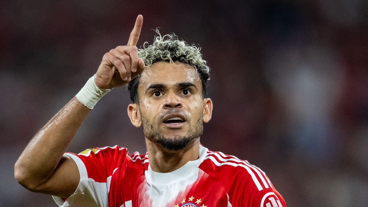MUNICH, GERMANY - AUGUST 22: Luis Diaz of FC Bayern Muenchen celebrates after scoring his team's second goal during the Bundesliga match between FC Bayern München and RB Leipzig at Allianz Arena on August 22, 2025 in Munich, Germany. (Photo by Kevin Voigt/GettyImages)