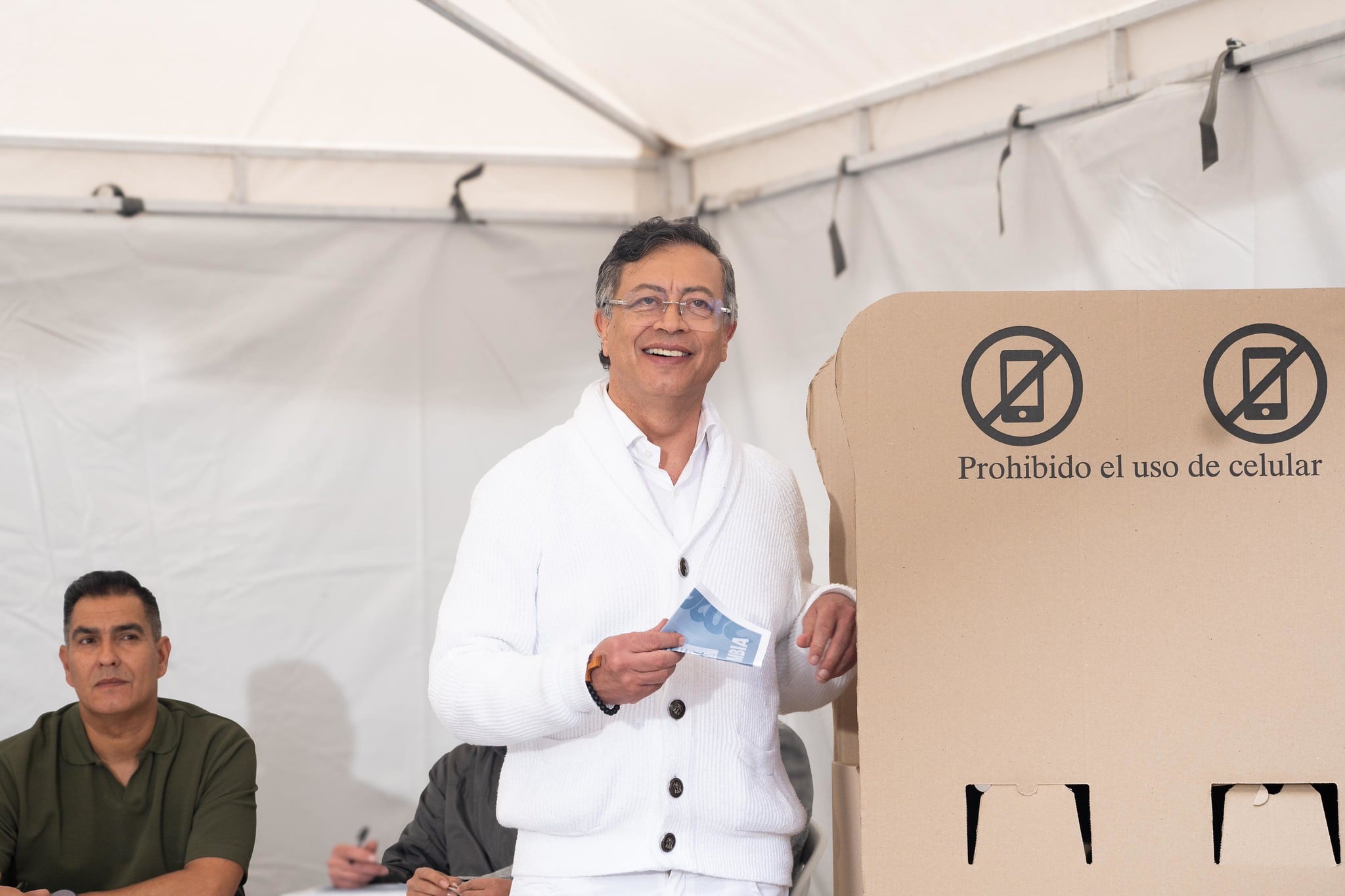 El presidente, Gustavo Petro, ejerciendo su derecho al voto, este 31 de mayo de 2026, en Bogotá