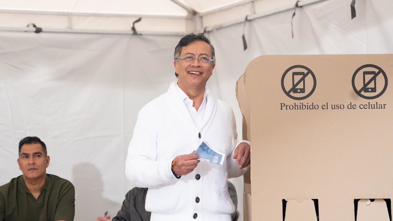 El presidente, Gustavo Petro, ejerciendo su derecho al voto, el pasado 31 de mayo de 2026, en Bogotá.