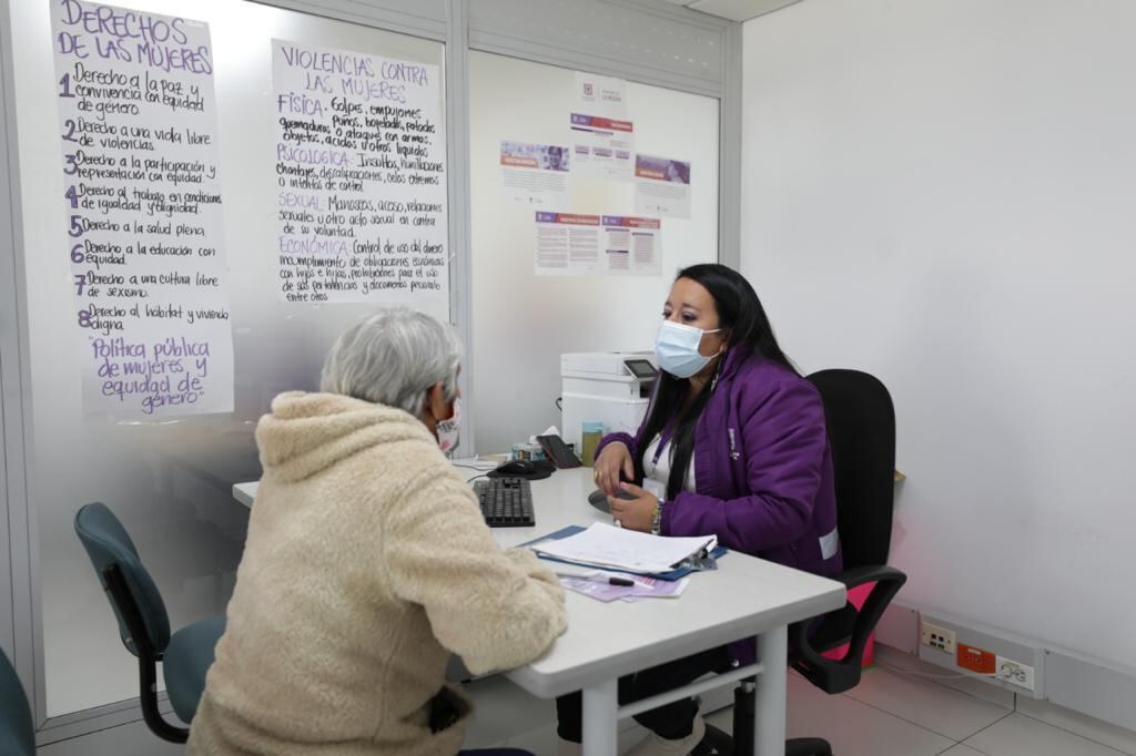 Cualquier acción que les cause daño, sufrimiento físico, sexual, psicológico, económico o patrimonial, son claros ejemplos de violencia contra la mujer.