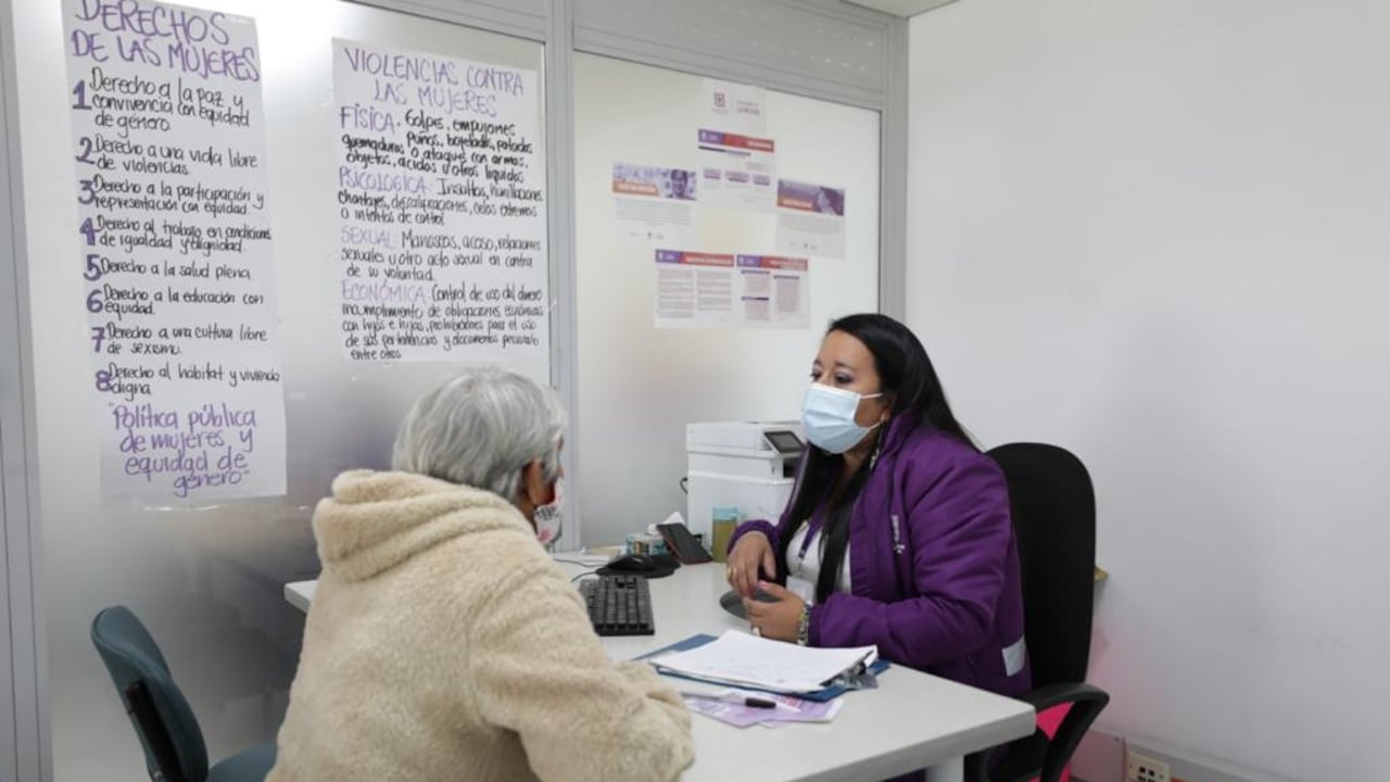 Cualquier acción que les cause daño, sufrimiento físico, sexual, psicológico, económico o patrimonial, es un claro ejemplo de violencia contra la mujer.