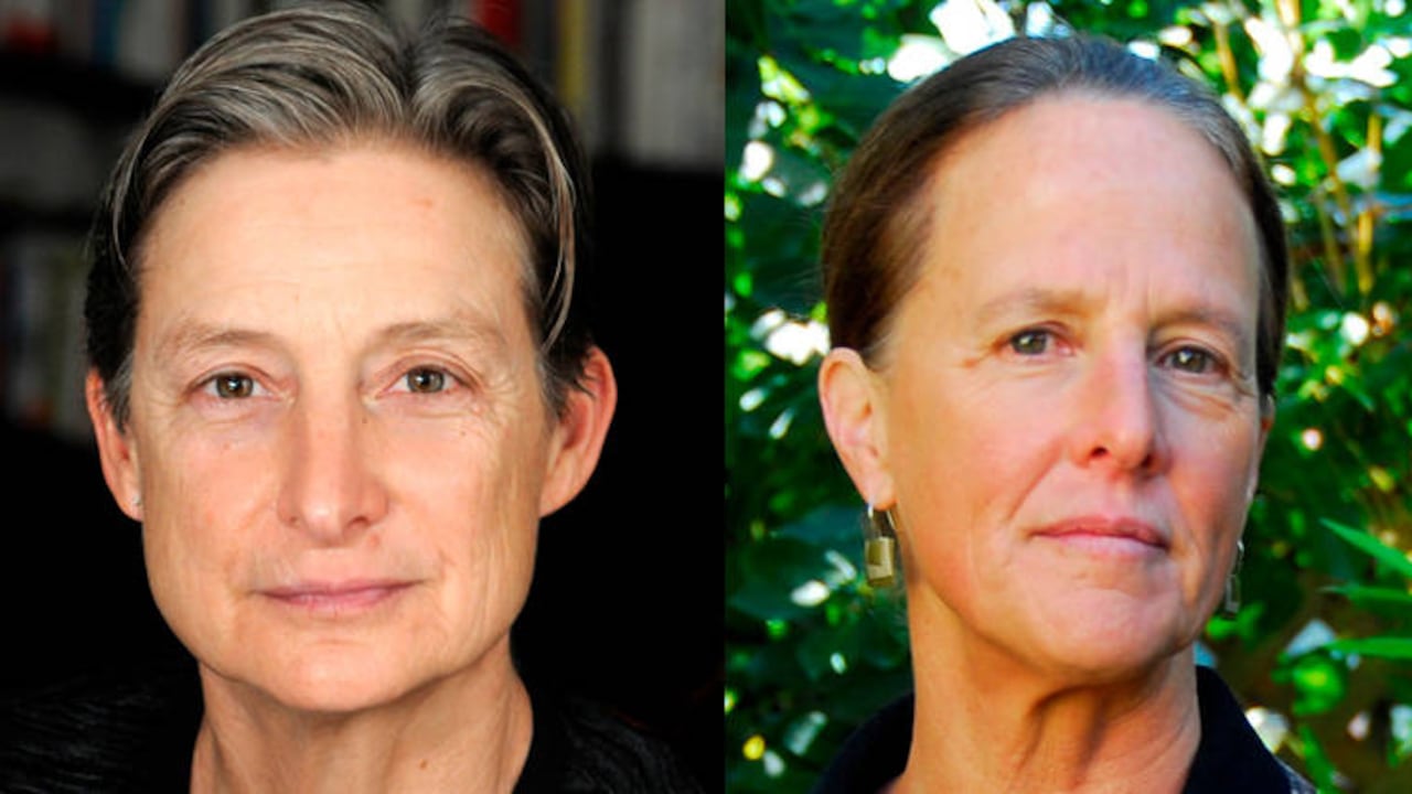 Judith Butler y Wendy Brown, dos de las intelectuales que firmaron la carta para rechazar la terminación del contrato de la profesora argentina Luciana Cadahia en la Universidad Javeriana.