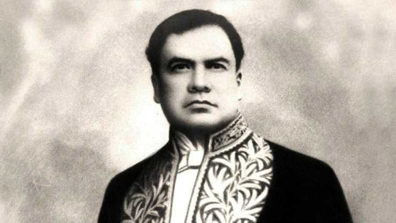 Rubén Darío con traje diplomático. Foto: Creative Commons.