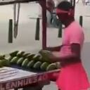 Vendedores de aguacate llamaron la atención en el centro de Barranquilla.