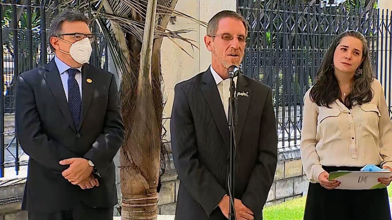 La meta del Gobierno al 7 de agosto es que este proceso de implementación sea irreversible, que no entre en las discusiones politiqueras de amigos y enemigos de la paz, había dicho antes Emilio Archila en entrevista con SEMANA.