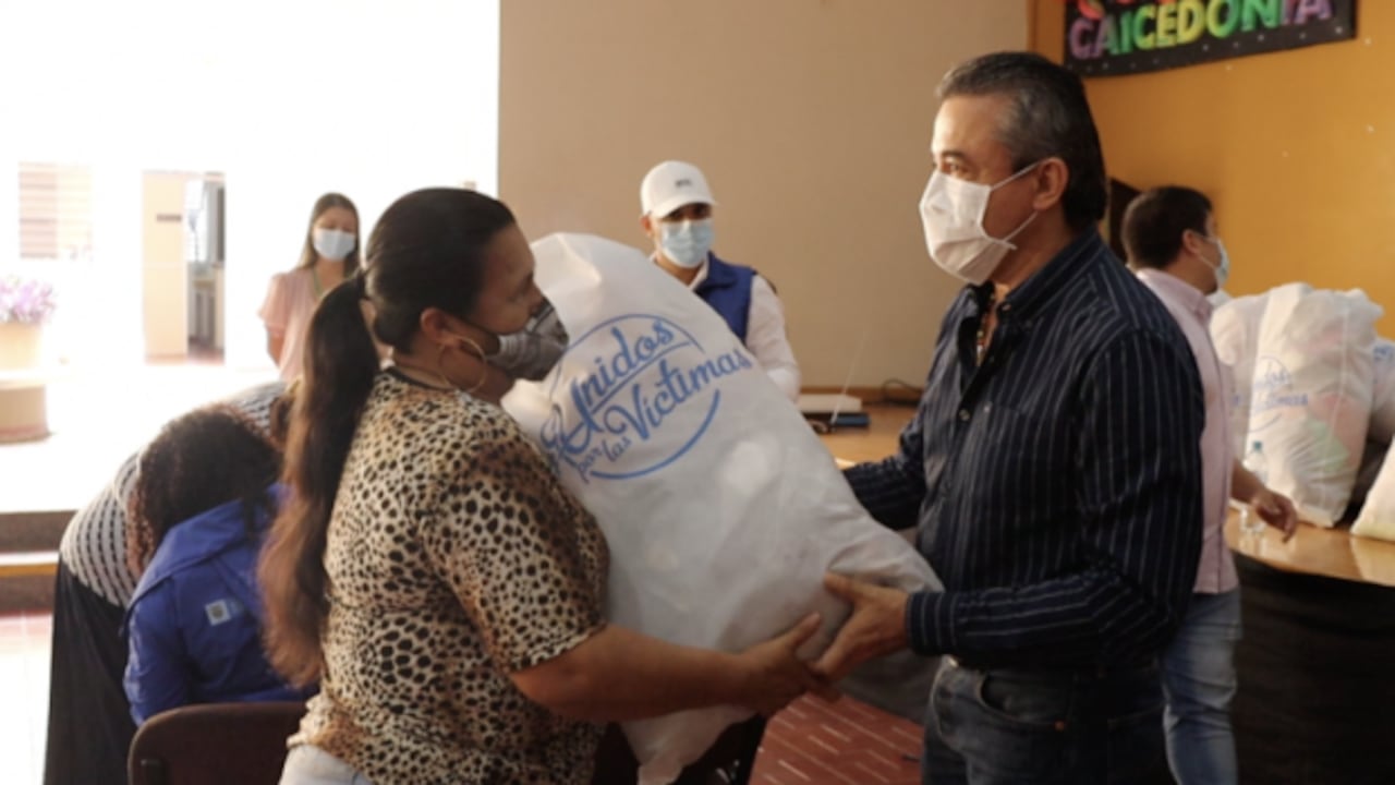 La entidad entregará 2.500 equipos para apoyar emprendimientos de las víctimas reubicadas en los territorios.