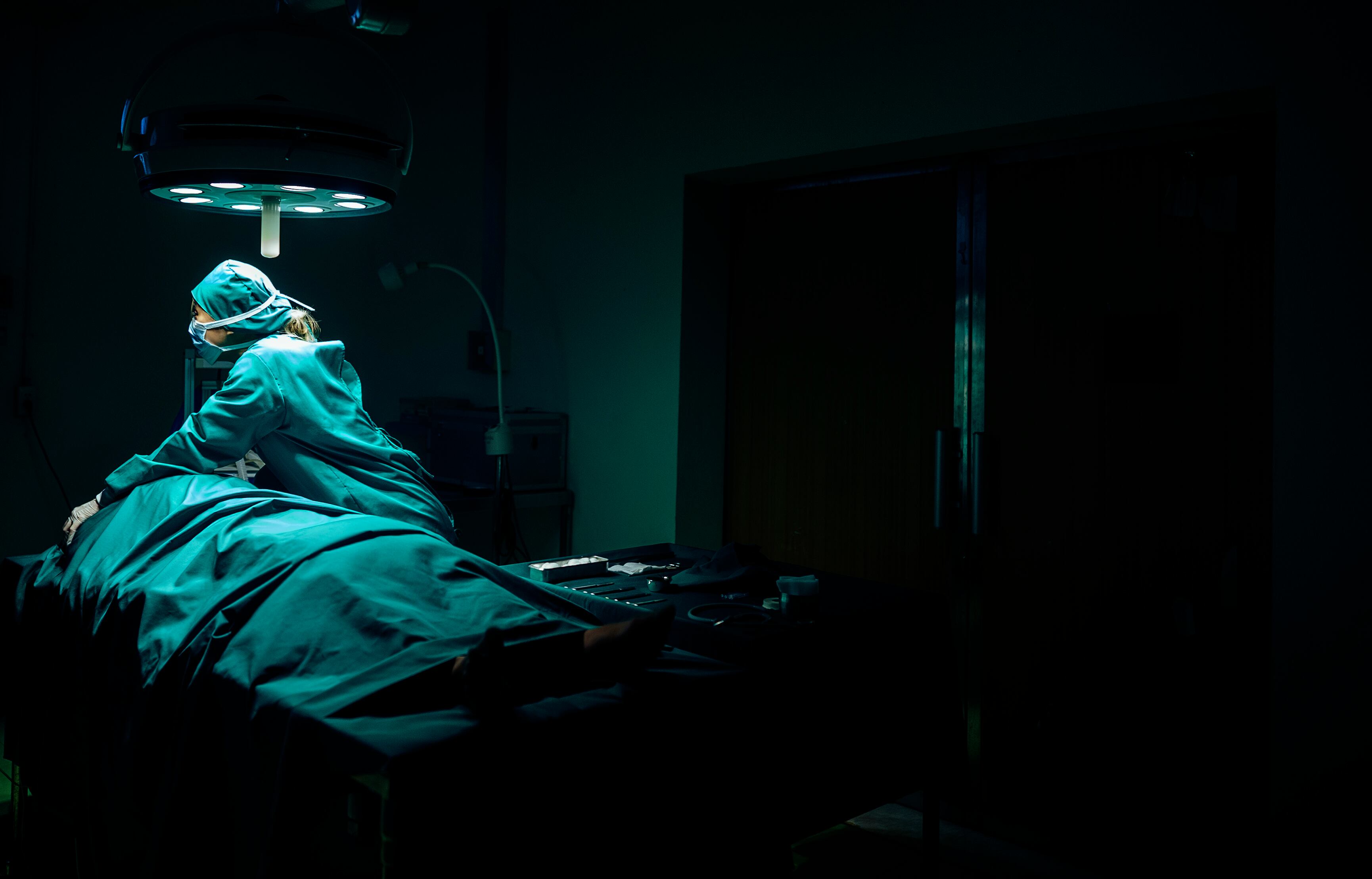 Los médicos intentaron reanimar a la mujer.