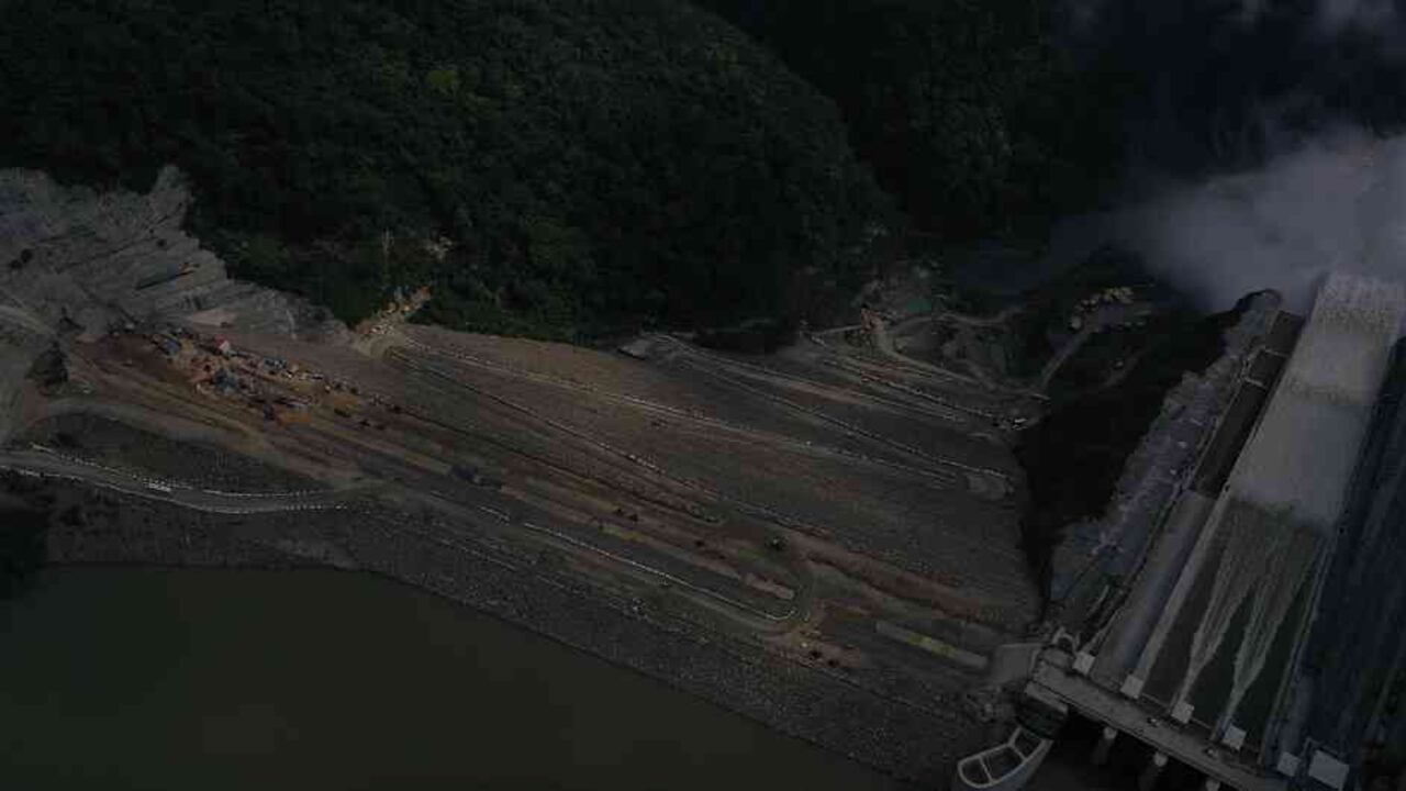 El gerente general de Empresas Públicas de Medellín, Álvaro Guillermo Rendón, explicó que este informe no puede afectar la póliza, puesto que el mismo habla de algunos errores en el tema del montaje y la construcción.