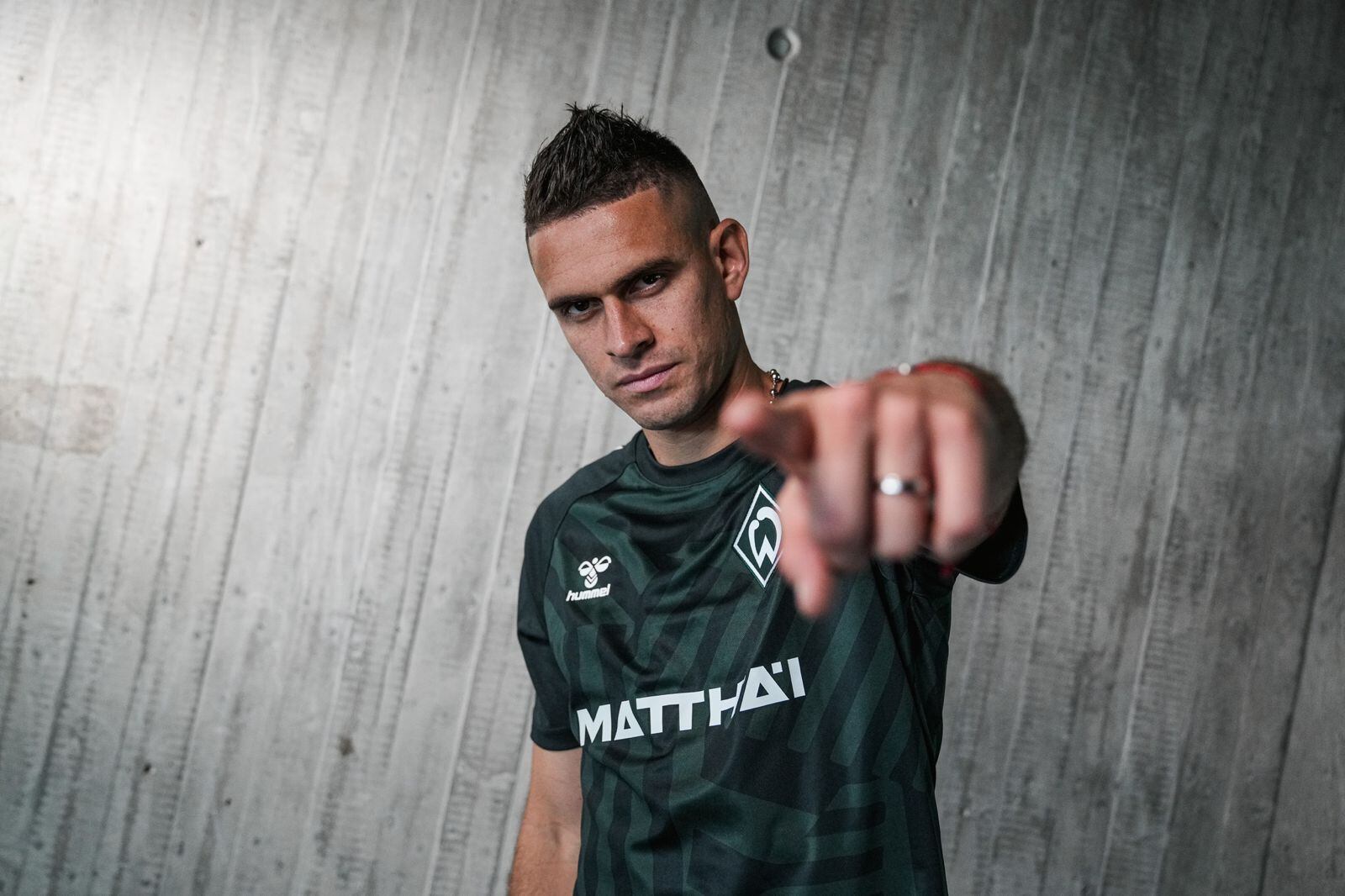 Rafael Santos Borré, delantero colombiano del Werder Bremen.