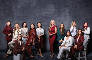 De izquierda a derecha, de pie: Dina Marcela Díaz, Luz Elena Kassab, Mónica Delgado, María José Granados, Fadia Badrán y Gladys Méndez.
Sentadas: Catalina Gutiérrez de Piñeres, Marcela Santiago, Romy Schaller, Ana Ibarra, Leiddy Alexandra Wandurraga y Magda Orozco.