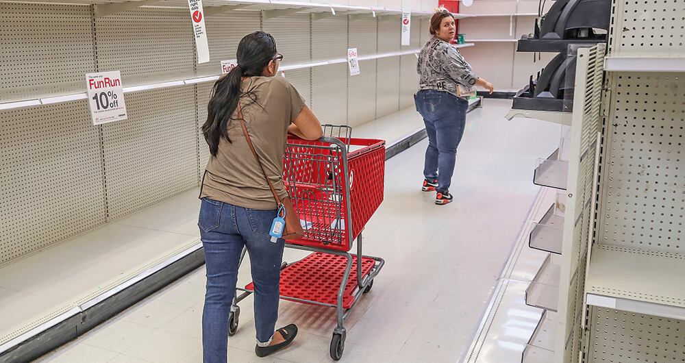 En supermercados del mundo se empieza a ver la escases de productos por falta de suministros. Foto: Getty Images