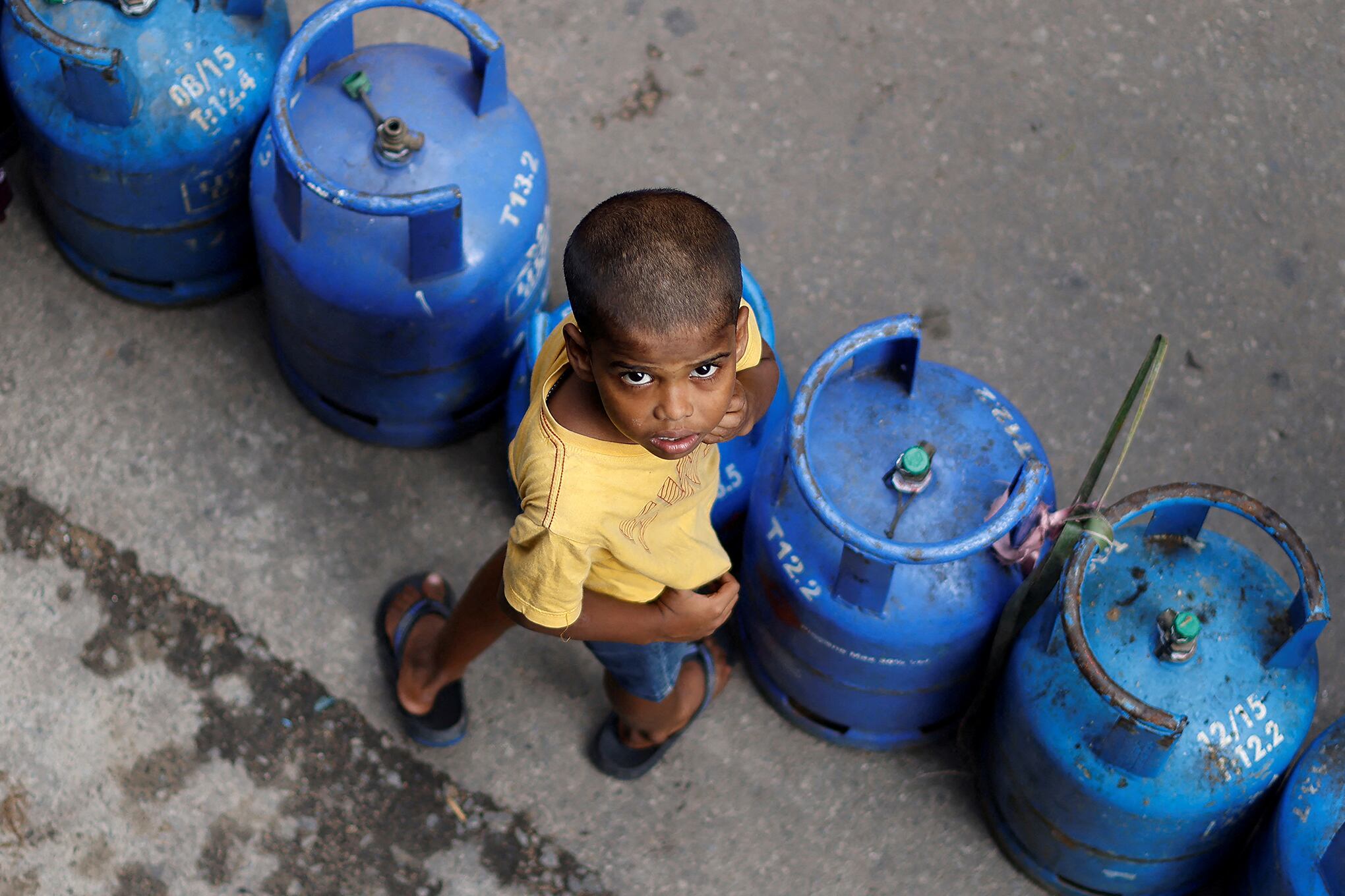 En imágenes : Largas colas por la crisis de la plaga de combustible en Sri Lanka