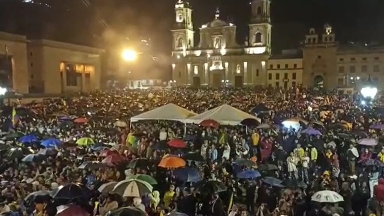 En la Plaza de Bolívar se celebra el triunfo de Gustavo Petro. Foto: Tomada de twitter: @borjahcarlos