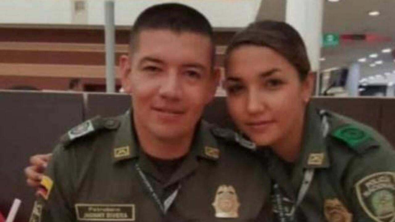 Al parecer, el sujeto invadió el carril por el que se trasladaban los uniformados.