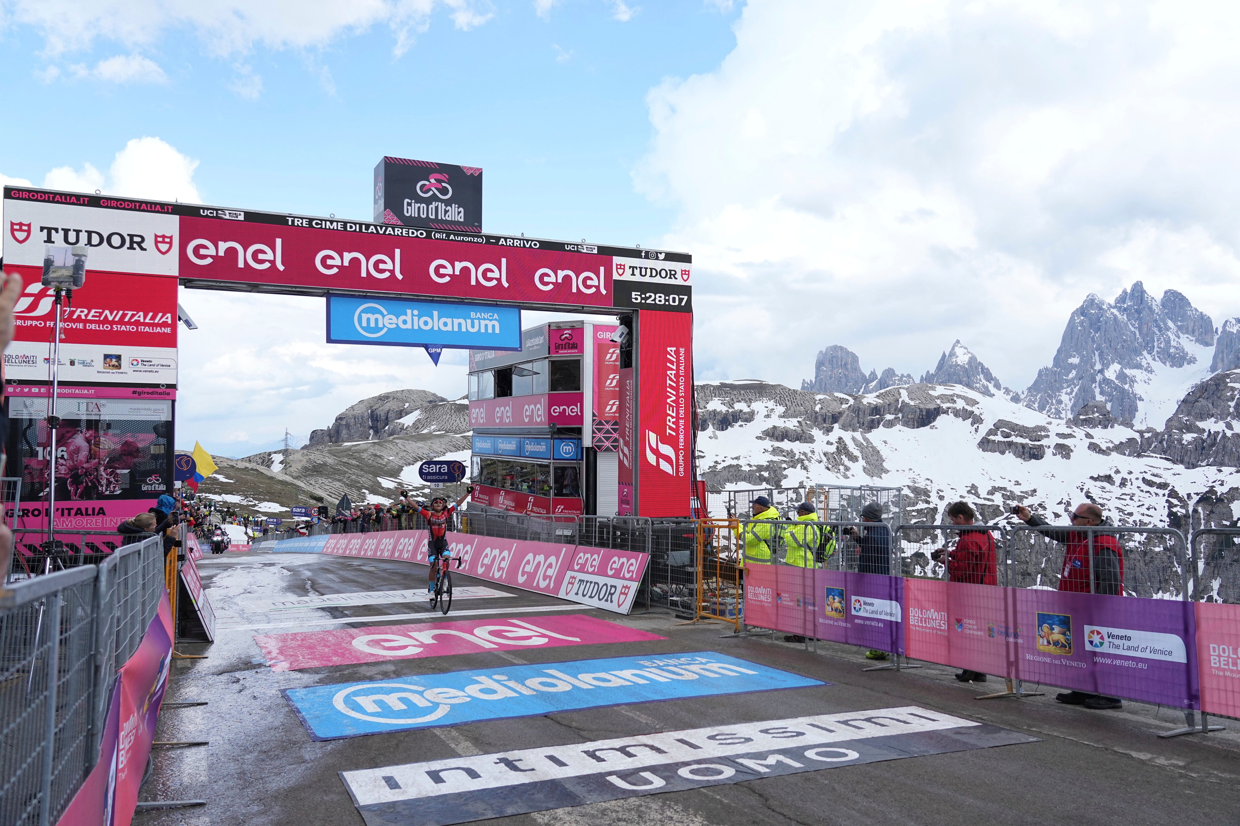 Colombia's Santiago Buitrago celebrates winning the 19th stage of the Giro D'Italia , tour of Italy cycling race, from Longarone to Tre Cime di Lavaredo, Italy, Friday, May 26, 2023. (Gian Mattia D'Alberto/LaPresse via AP)