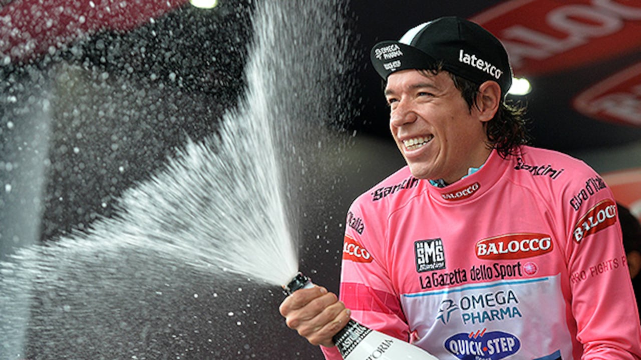 Así celebró la obtención de la 'maglia' rosa Rigoberto Urán.