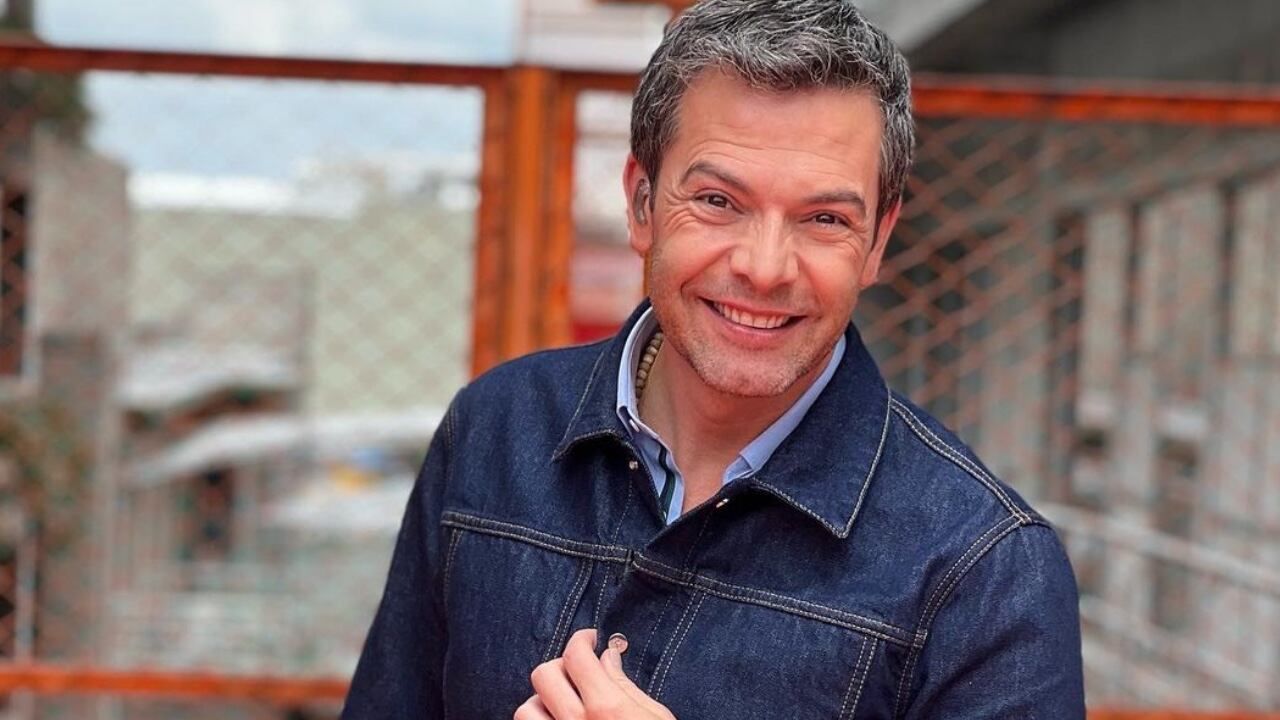 Con una serenata a ritmo de tango, el imitador de Carlos Gardel alegró a los familiares de Iván Lalinde