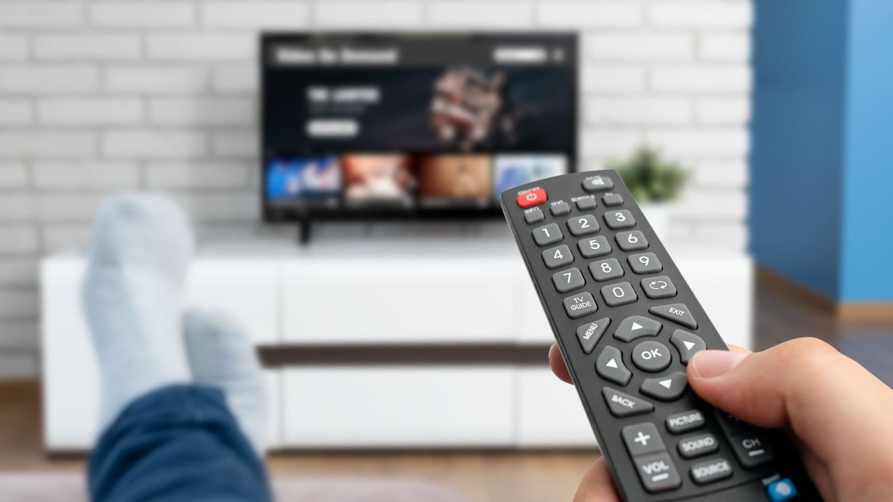 No actualizar expone el televisor a riesgos como malware o spyware.