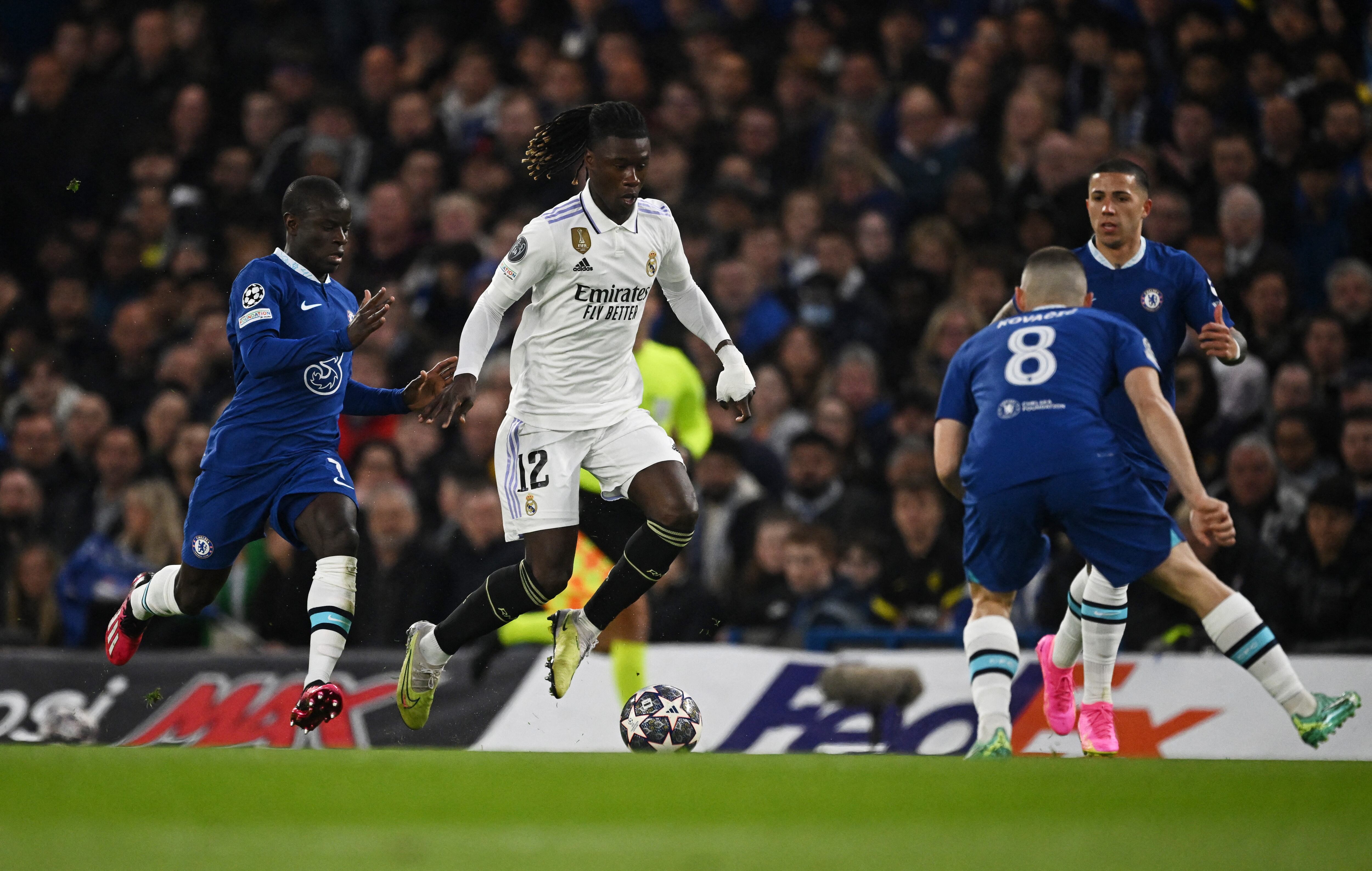 Soccer Football - Champions League - Quarter Final - Second Leg - Chelsea v Real Madrid - Stamford Bridge, London, Britain - April 18, 2023 Real Madrid's Eduardo Camavinga in action with Chelsea's N'Golo Kante, Enzo Fernandez and Mateo Kovacic REUTERS/Dylan Martinez