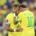 Raphinha y Neymar en el juego con Serbia.