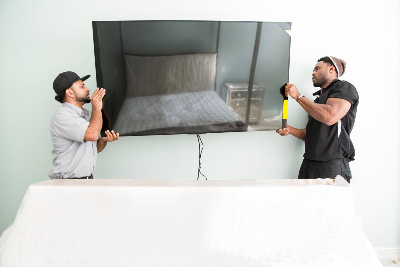 Sus diseños ultradelgados y livianos, sumados a los avances en el procesamiento de imagen, permiten instalarlas en espacios reducidos sin comprometer la estética ni la comodidad.