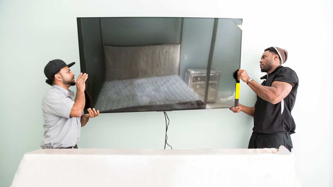 Sus diseños ultradelgados y livianos, sumados a los avances en el procesamiento de imagen, permiten instalarlas en espacios reducidos sin comprometer la estética ni la comodidad.