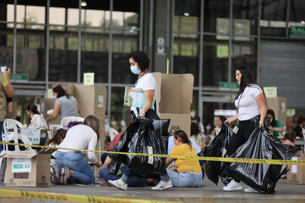 Votos, bolsas, escrutinio elecciones
