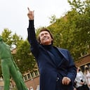 Raphael inaugura en Linares la estatua homenaje de su ciudad natal.