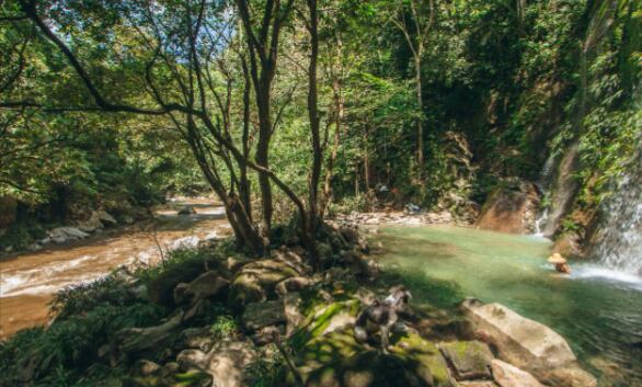 piscina natural cascada el Dorado