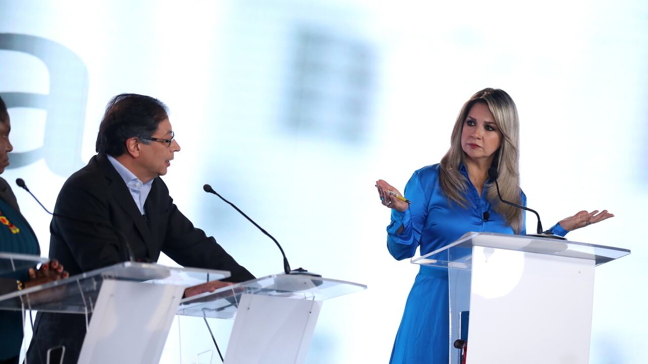 Vicky Dávila con petro