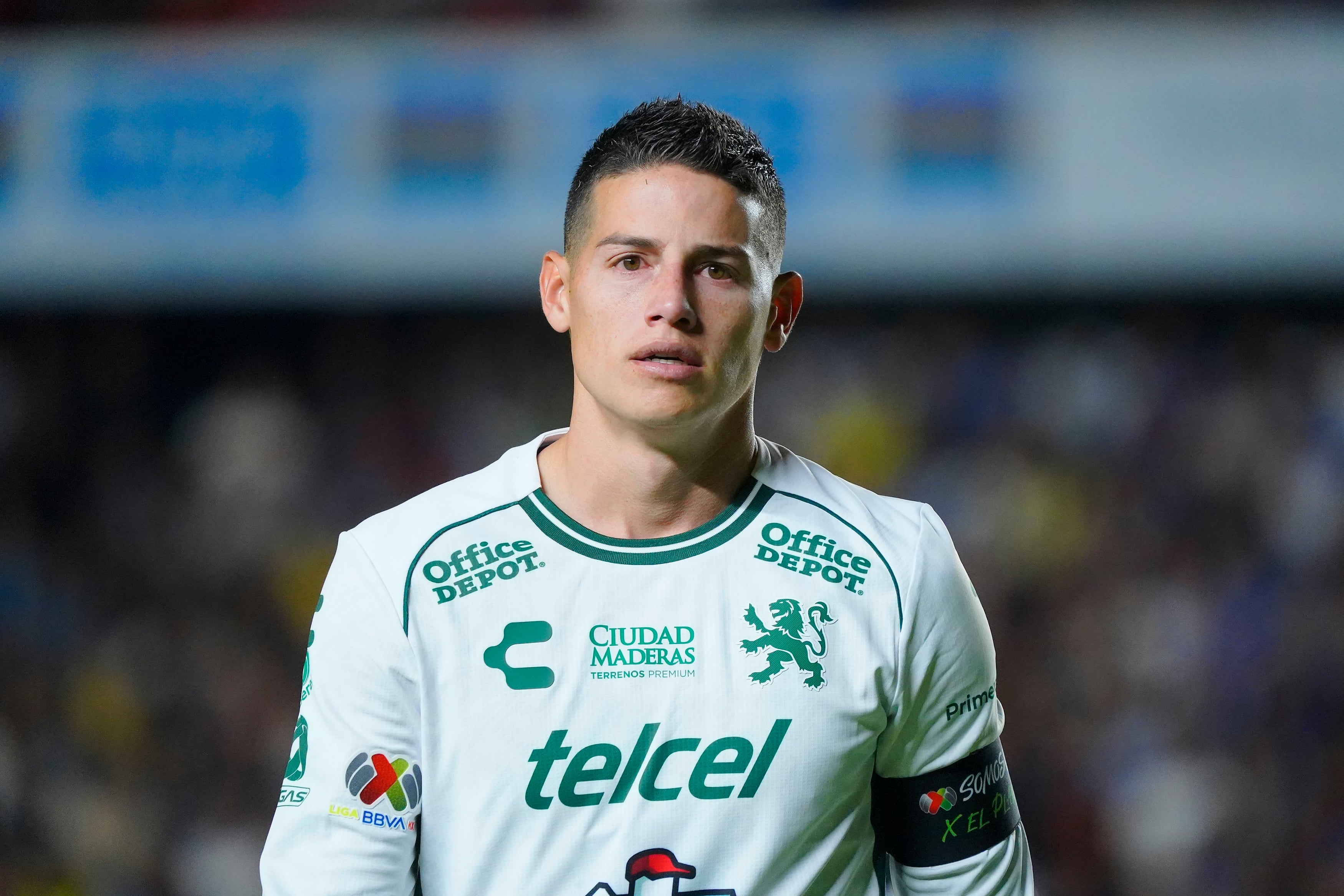 QUERETARO, MEXICO - APRIL 4: James Rodriguez of Leon looks on during the 14th round match between Queretaro and Leon as part of the Torneo Clausura 2025 Liga MX at La Corregidora Stadium on April 4, 2025 in Queretaro, Mexico. (Photo by Luis Cano/Jam Media/Getty Images)