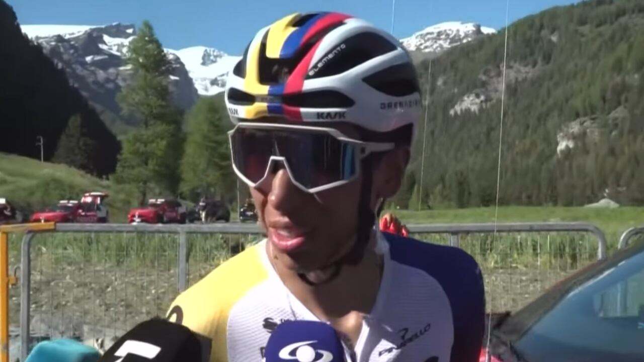Egan Bernal ya es consciente de que no entrará en la lucha por el podio del Giro de Italia 2025