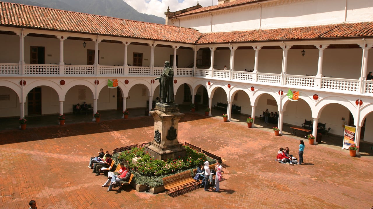 UNIVERSIDAD DEL ROSARIO
BOGOTA, ABRIL 19 DE 2006
FOTO: ALEJANDRO ACOSTA - REVISTA DINERO