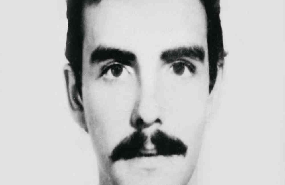 En 1980, Fernando fue contratado para trabajar en El Tiempo. Esta es la foto de su primer carné.