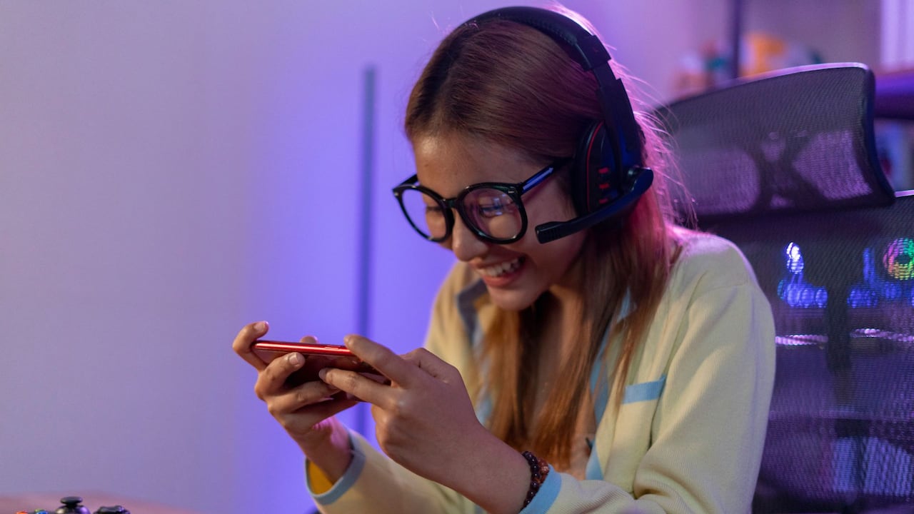 Los juegos móviles están diseñados para partidas cortas, lo que encaja con estilos de vida rápidos y fragmentados.