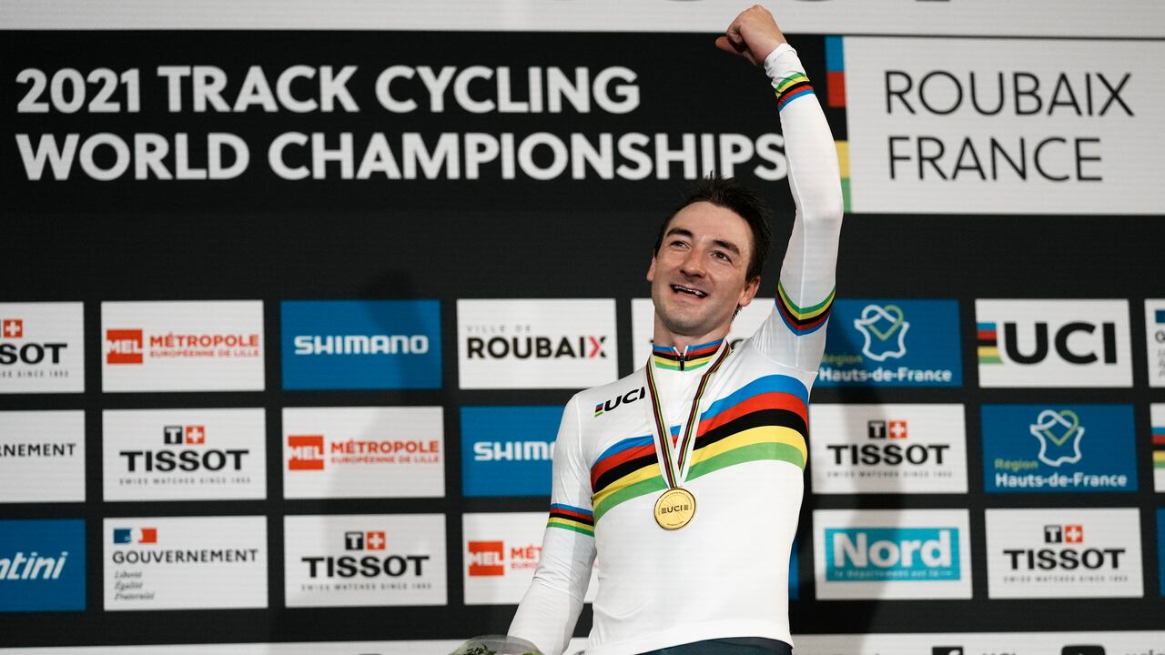 El experimentado pedalista regresa a su casa.