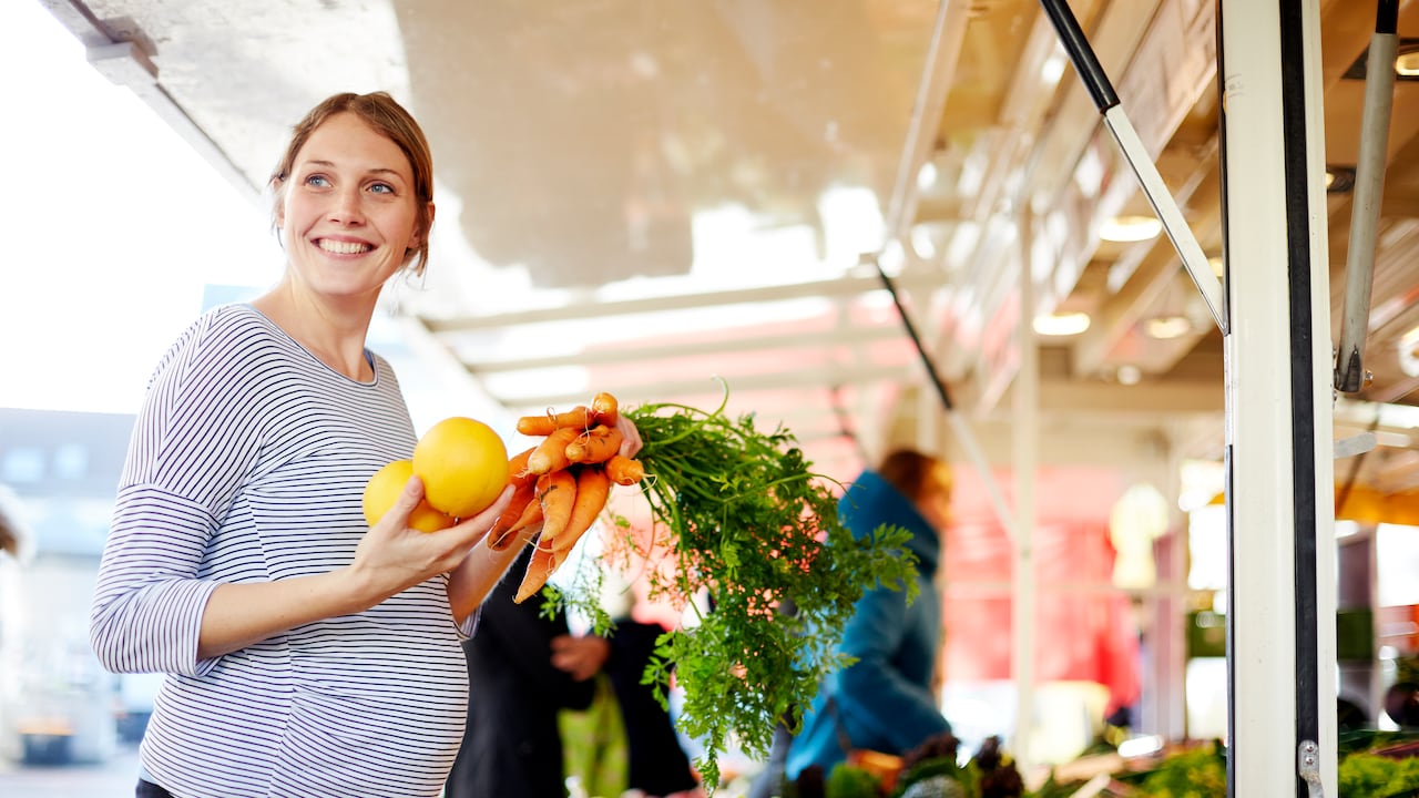 Una mujer en embarazo