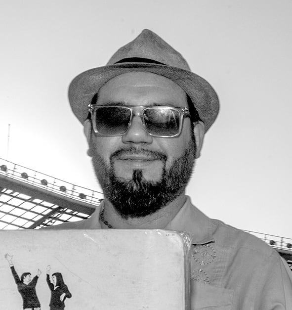 Humphrey Inzillo es Licenciado en Periodismo y Comunicaciones, especializado en música y tendencias culturales. Es miembro fundador de Redpem. Es editor de la revista Brando y escribe para el diario La Nación de Buenos Aires.