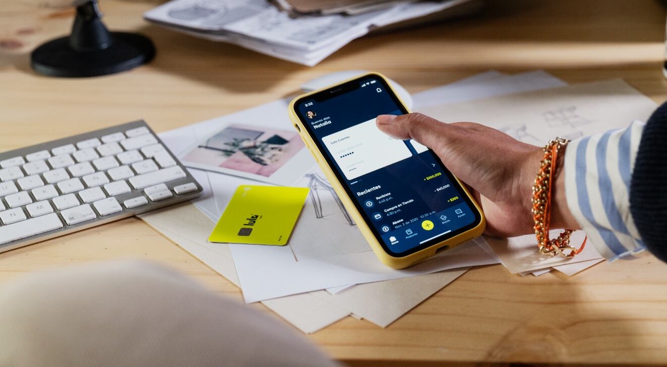 La Lulo cuenta devuelve el 0,5 por ciento de cashback por compras, el 4x1.000 todos los meses por movimientos hasta 2.500.000 de pesos y garantiza una rentabilidad del 8 por ciento E.A.