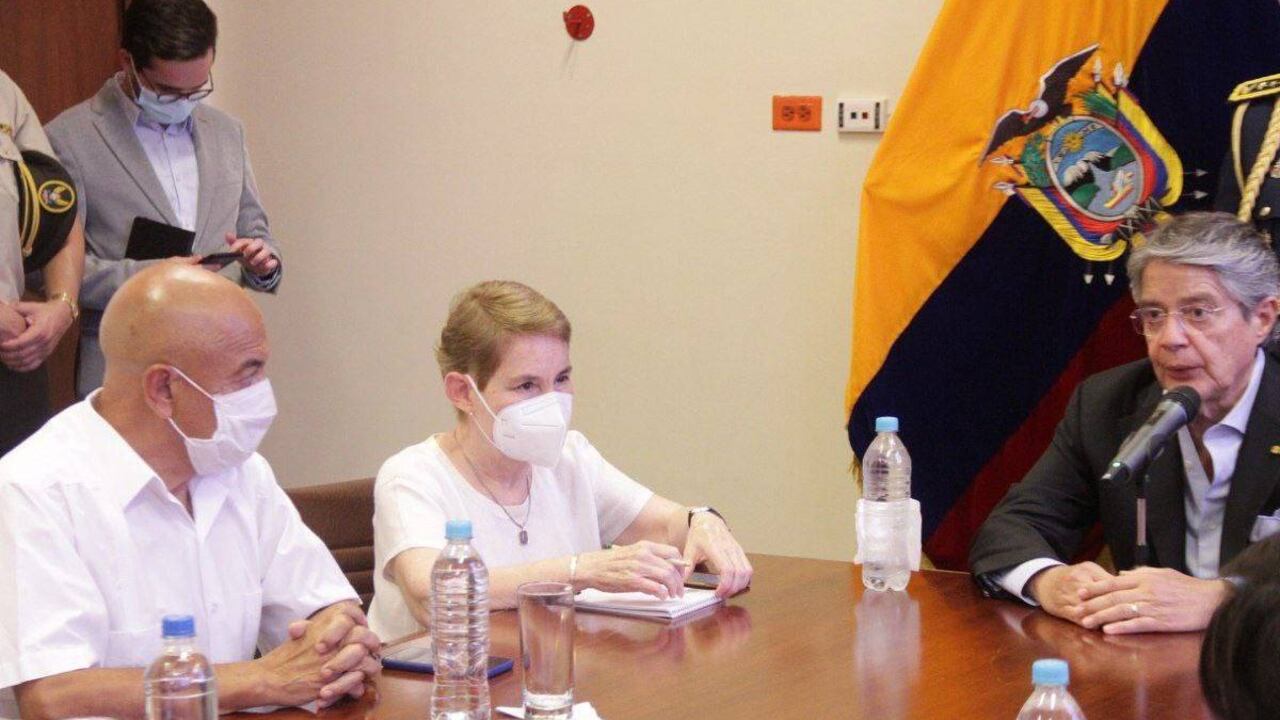 Renunció ministra en Ecuador.