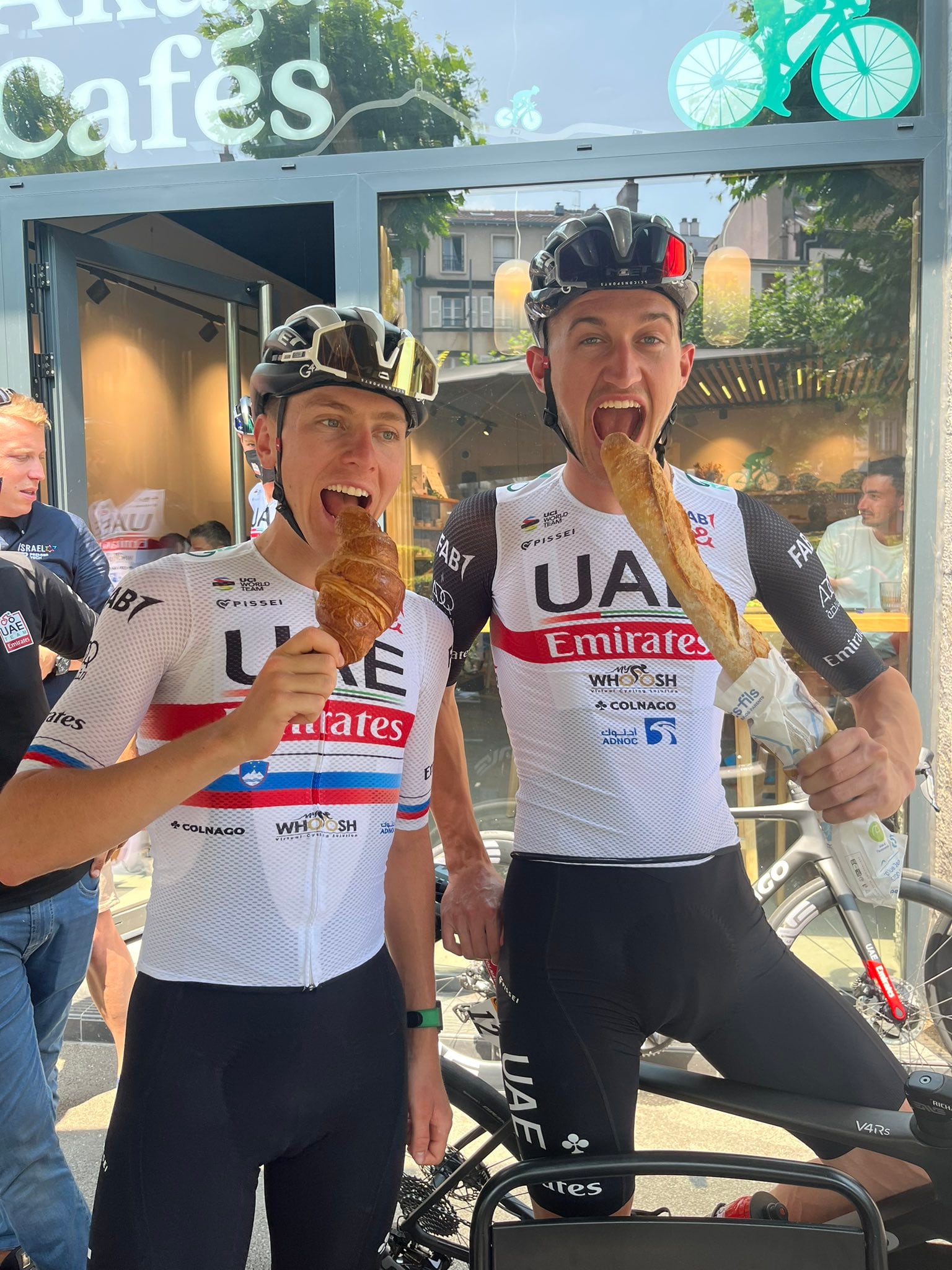 Tadej Pogacar disfrutando del día de descanso en el Tour de Francia 2023