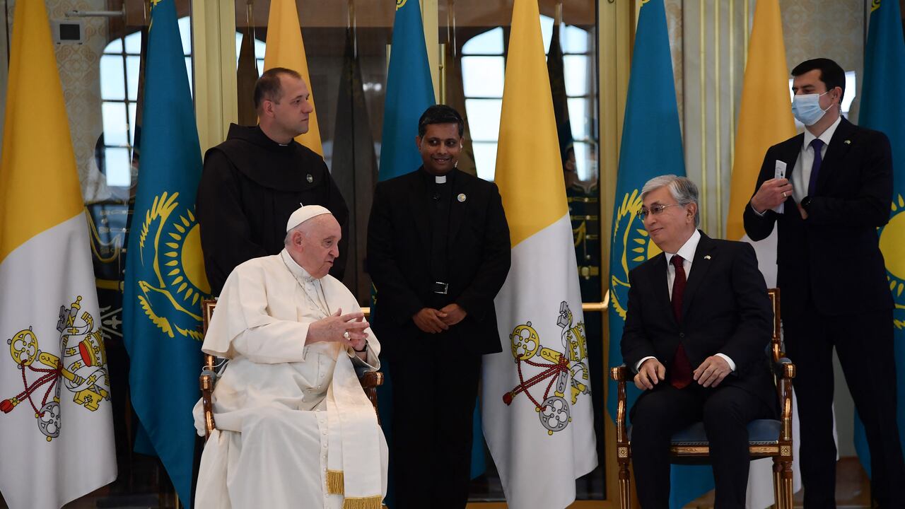 Papa Francisco en Kazijstán (Foto por Filippo MONTEFORTE / AFP)