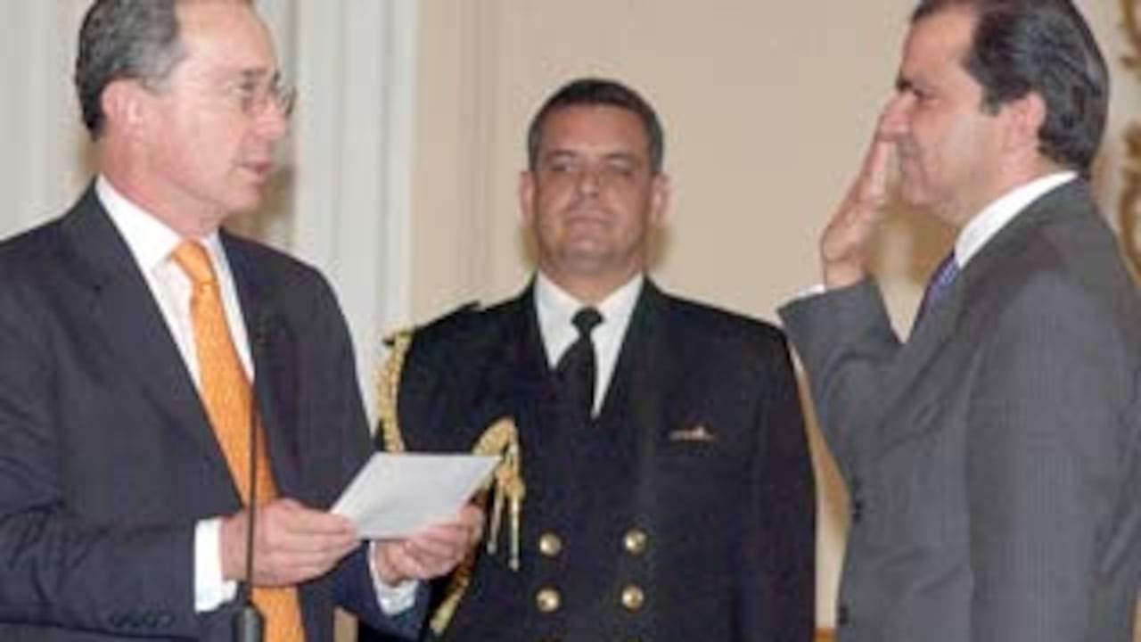 El presidente Uribe posesionó el jueves a Óscar Iván Zuluaga como Ministro de Hacienda, y a Cecilia Álvarez como Consejera Presidencial.