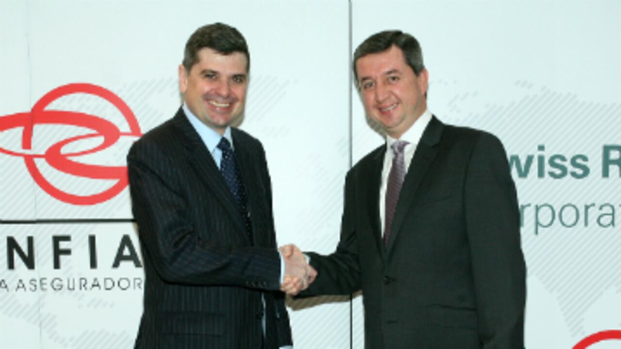 Agostino Galvagni, CEO de Swiss Re Corporate Solutions y Luis Alejandro Rueda Rodríguez, CEO de Confianza.