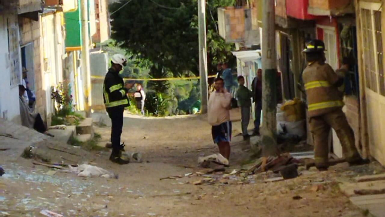 Al parecer, desconocidos lanzaron un artefacto explosivo contra la vivienda.