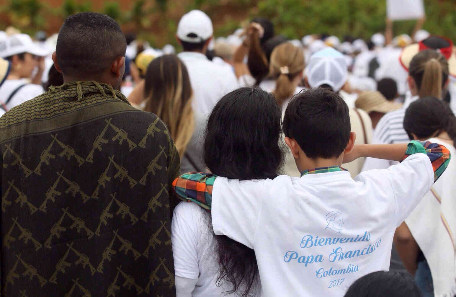 "Bienvenido papa Francisco" era la frase que decían las camisetas de varios asistentes a la misa. Foto: Esteban Vega// SEMANA. 