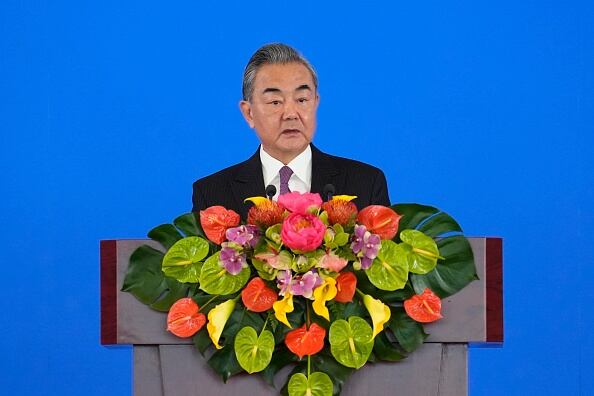 Wang, por otro lado, ha trasladado a su homólogo israelí que el actual conflicto "afecta al mundo entero": "Todos los países tienen derecho a la legítima defensa, pero deben respetar el Derecho Internacional Humanitario y proteger la seguridad de los civiles. La principal prioridad es evitar que la situación empeore aún más y conduzca a un desastre humanitario más grave", ha declarado.